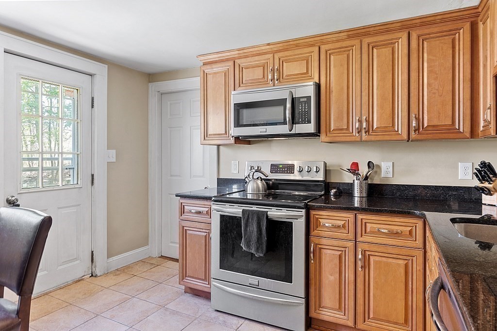 15 Stirling St, Andover, MA 01810