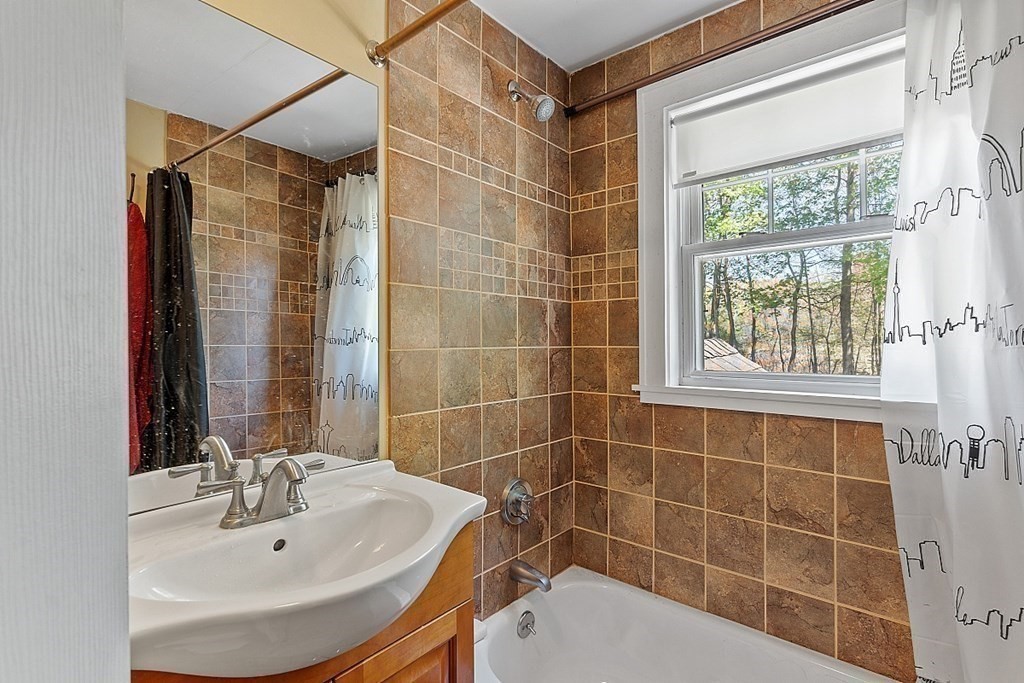 15 Stirling St, Andover, MA 01810 - Image 2