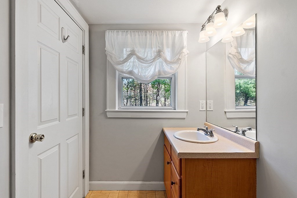 15 Stirling St, Andover, MA 01810 - Image 12