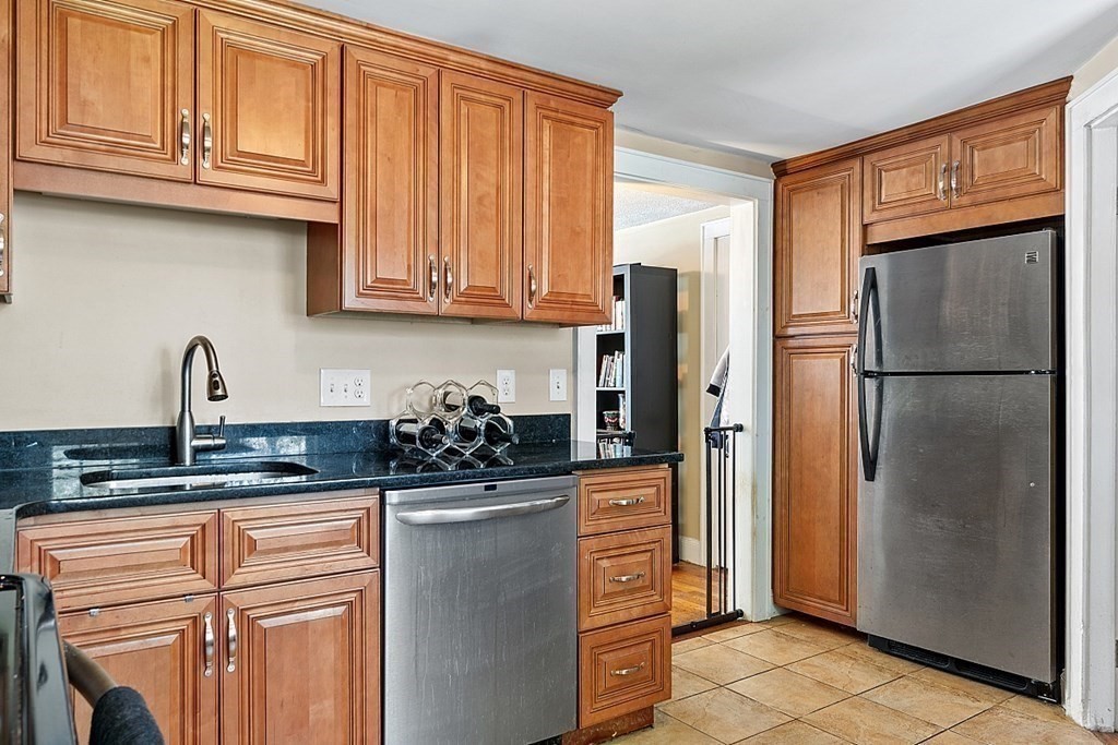 15 Stirling St, Andover, MA 01810 - Image 3
