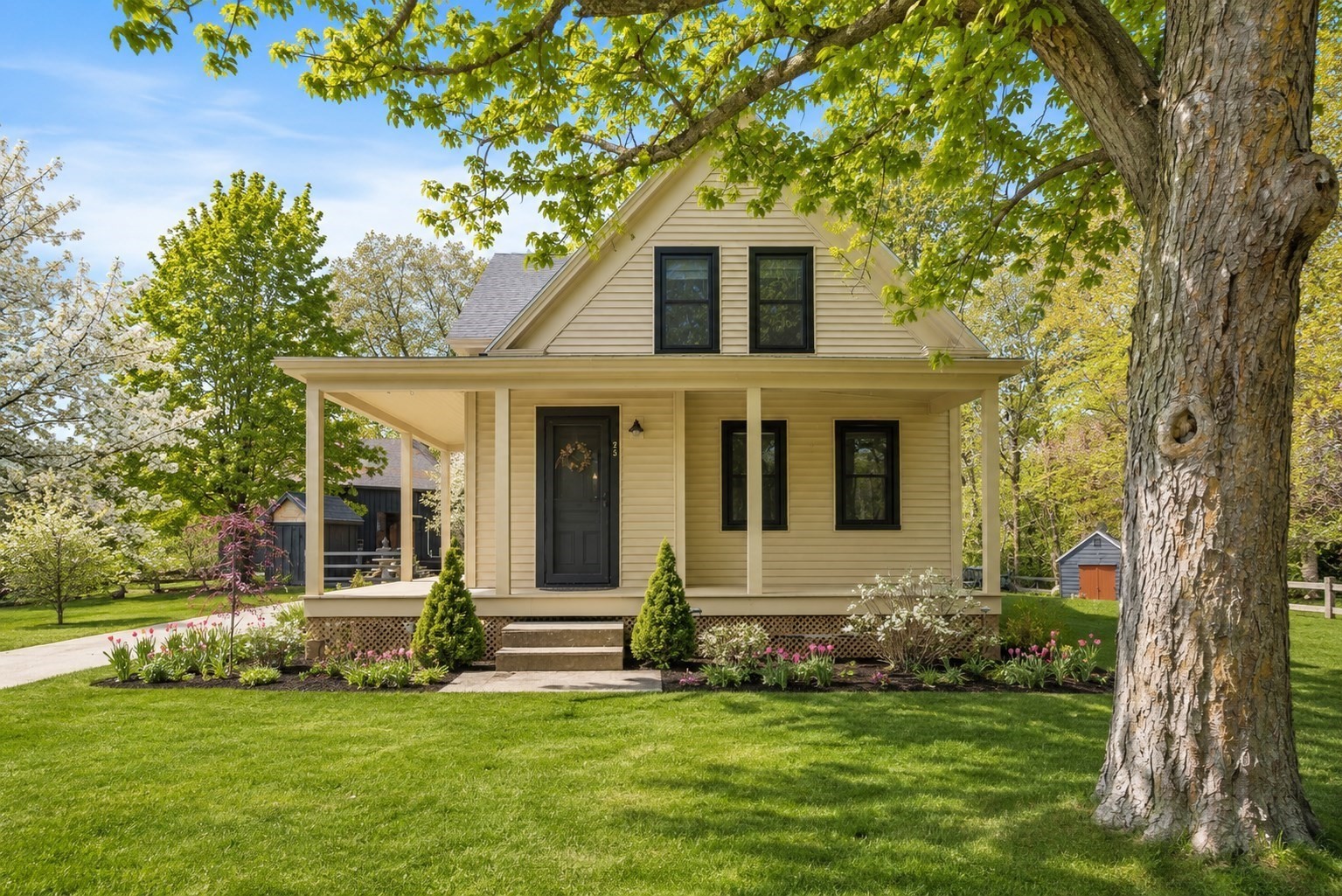 25 Warfield St, Hopedale, MA 01747