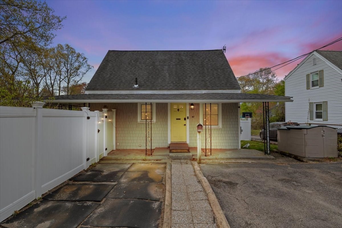 47 Rockford St, Brockton, MA 02301