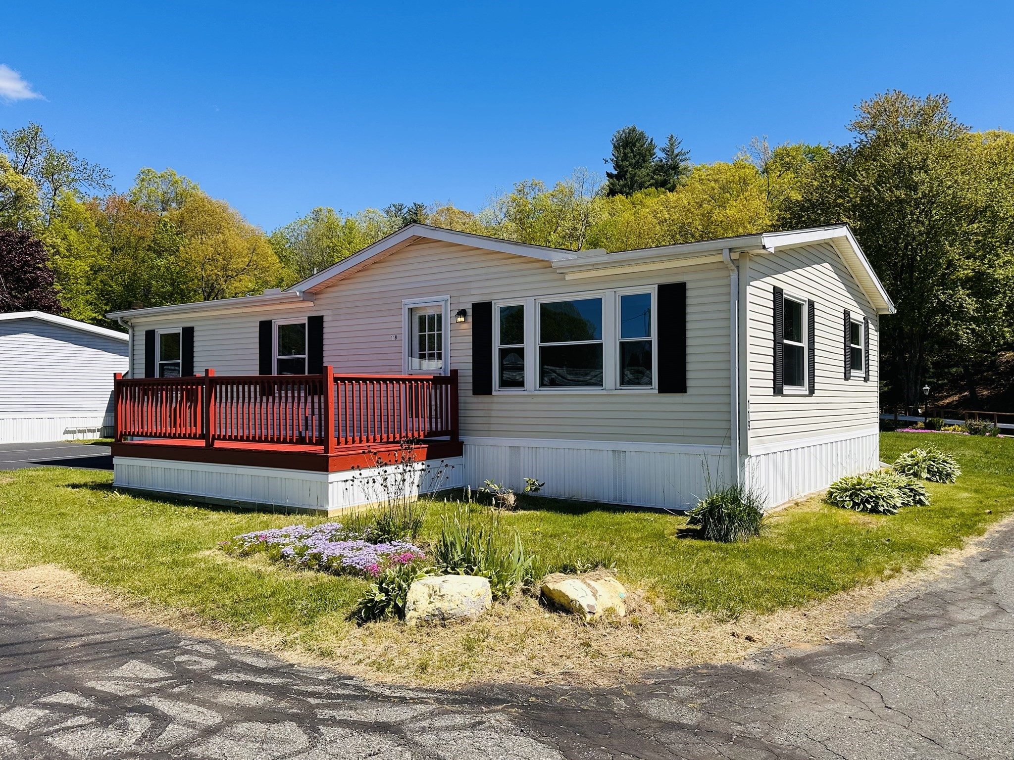 93 Grochmal Ave Unit 119, Springfield, MA 01150