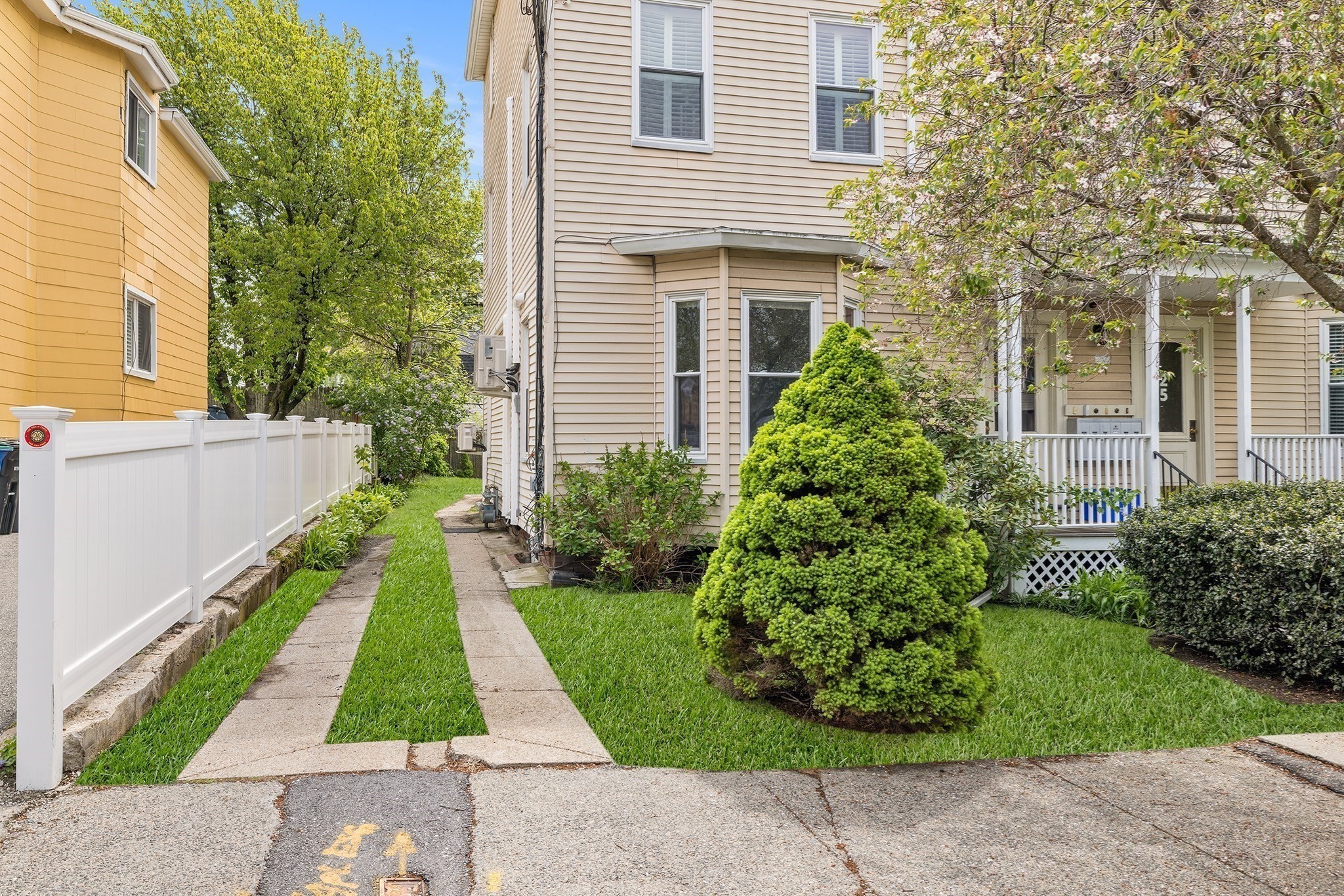 27 Prescott St Unit 1, Somerville, MA 02143