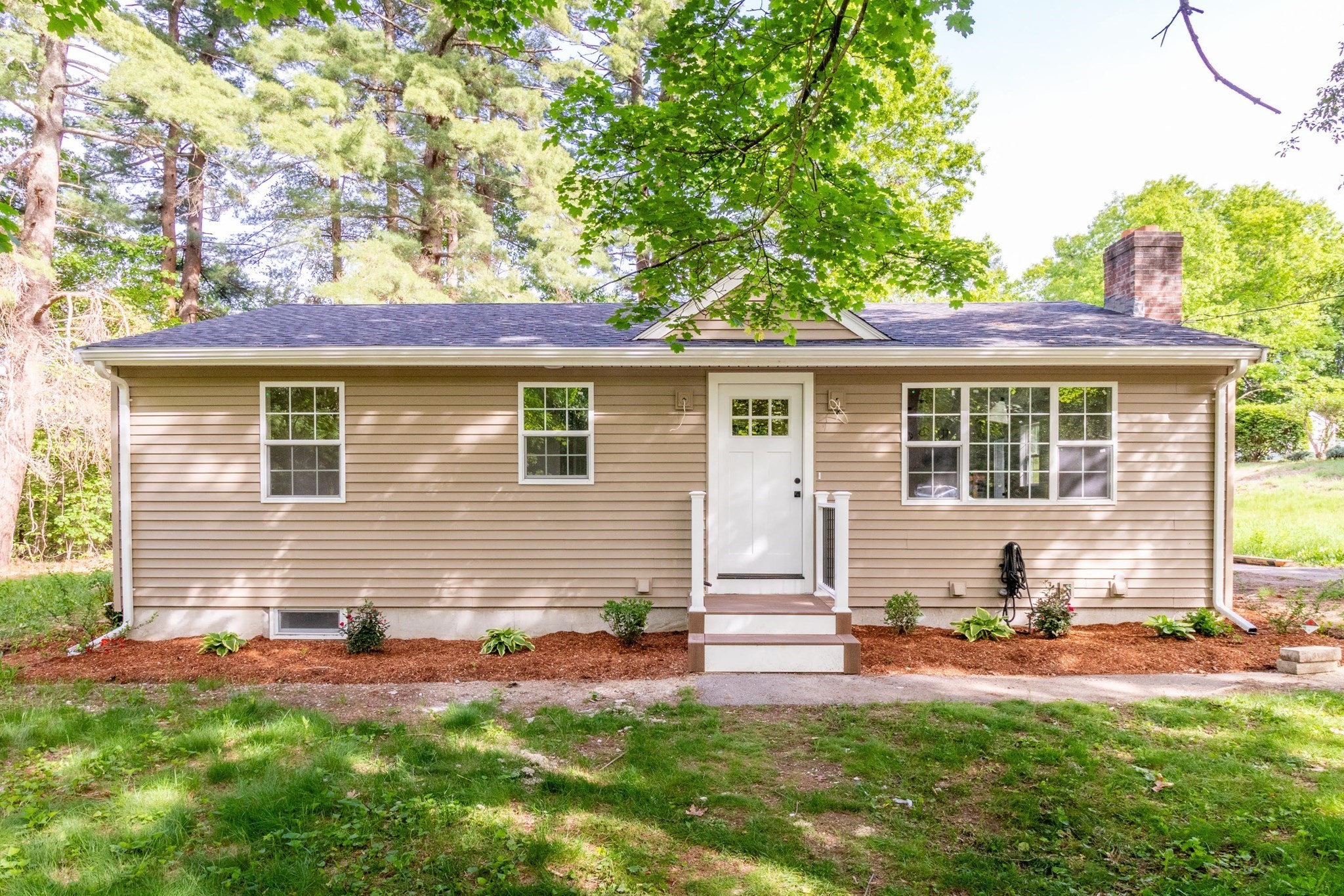 24 Vernon Rd, Medway, MA 02053