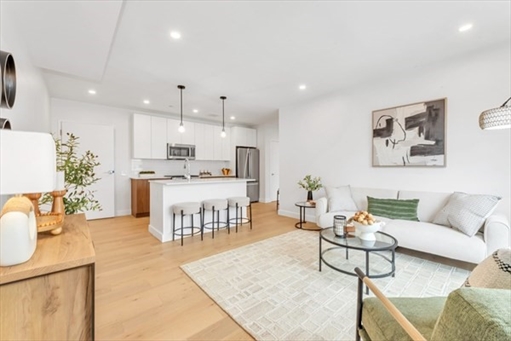 3992 Washington St, Apt 204