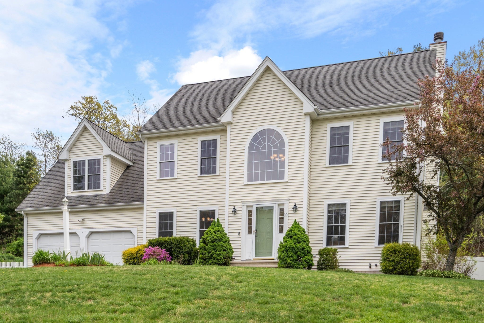10 Gannett Way, Hopedale, MA 01747