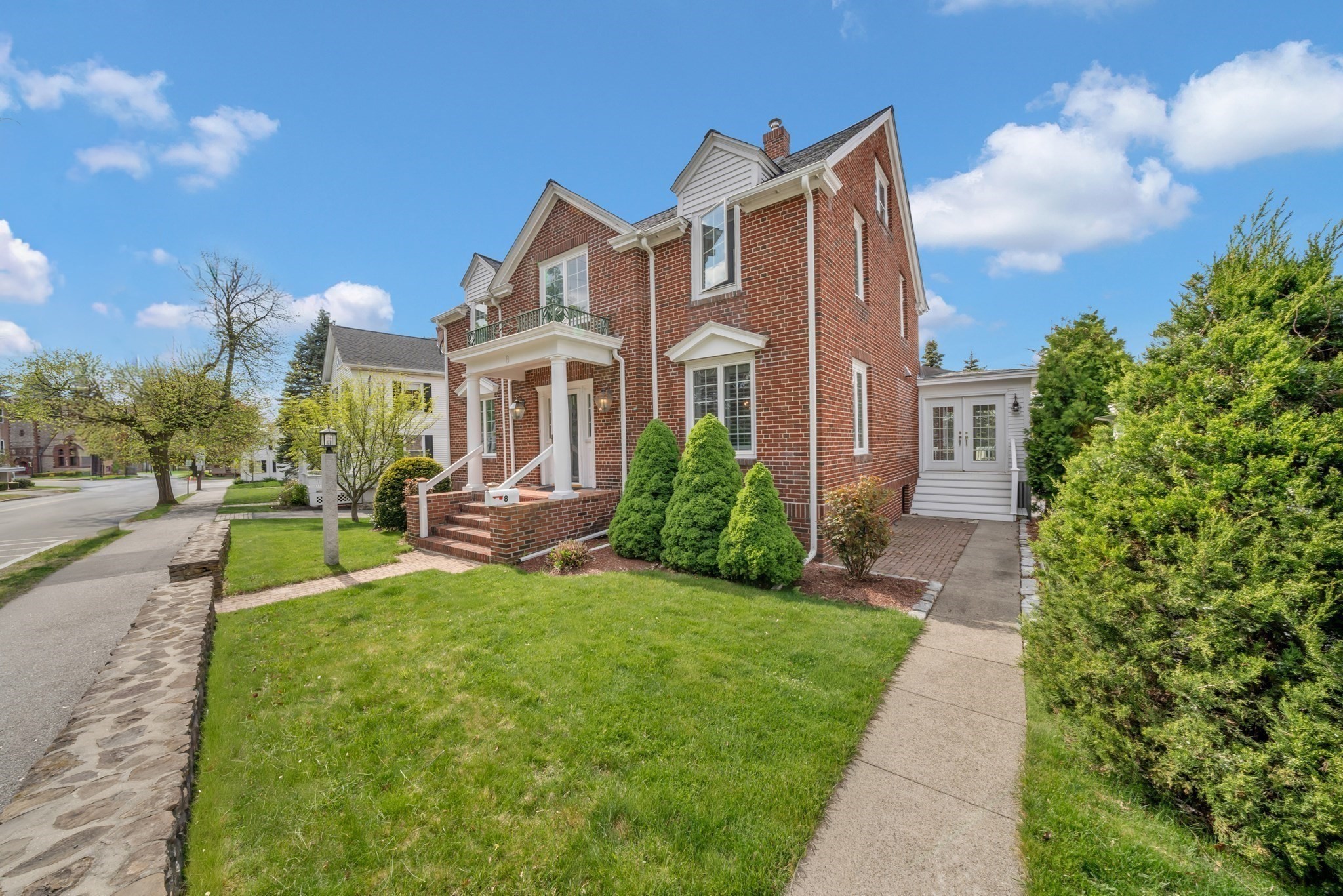 8 Chestnut St, Andover, MA 01810