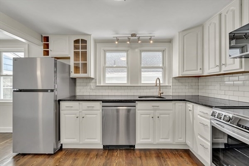 19 Fairview AVe, Apt B