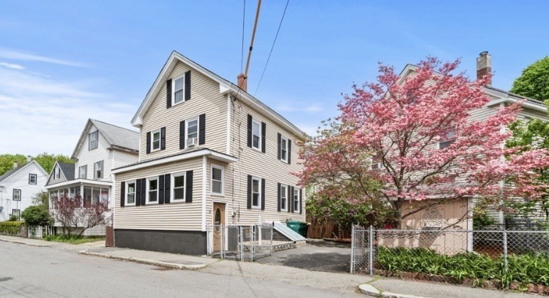 27 Park St, Woburn, MA 01801