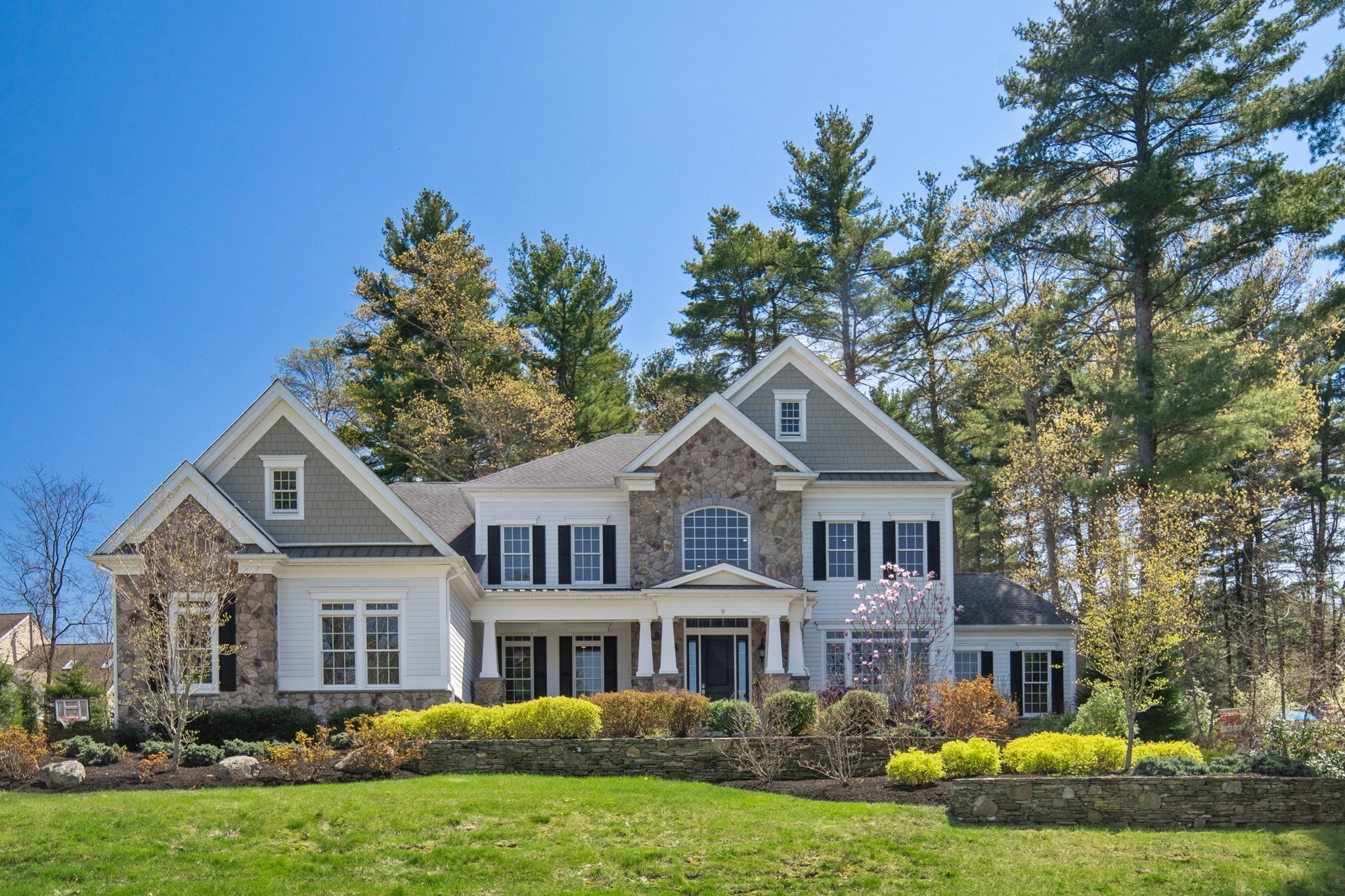 9 Schaffner Ln, Dover, MA 02030
