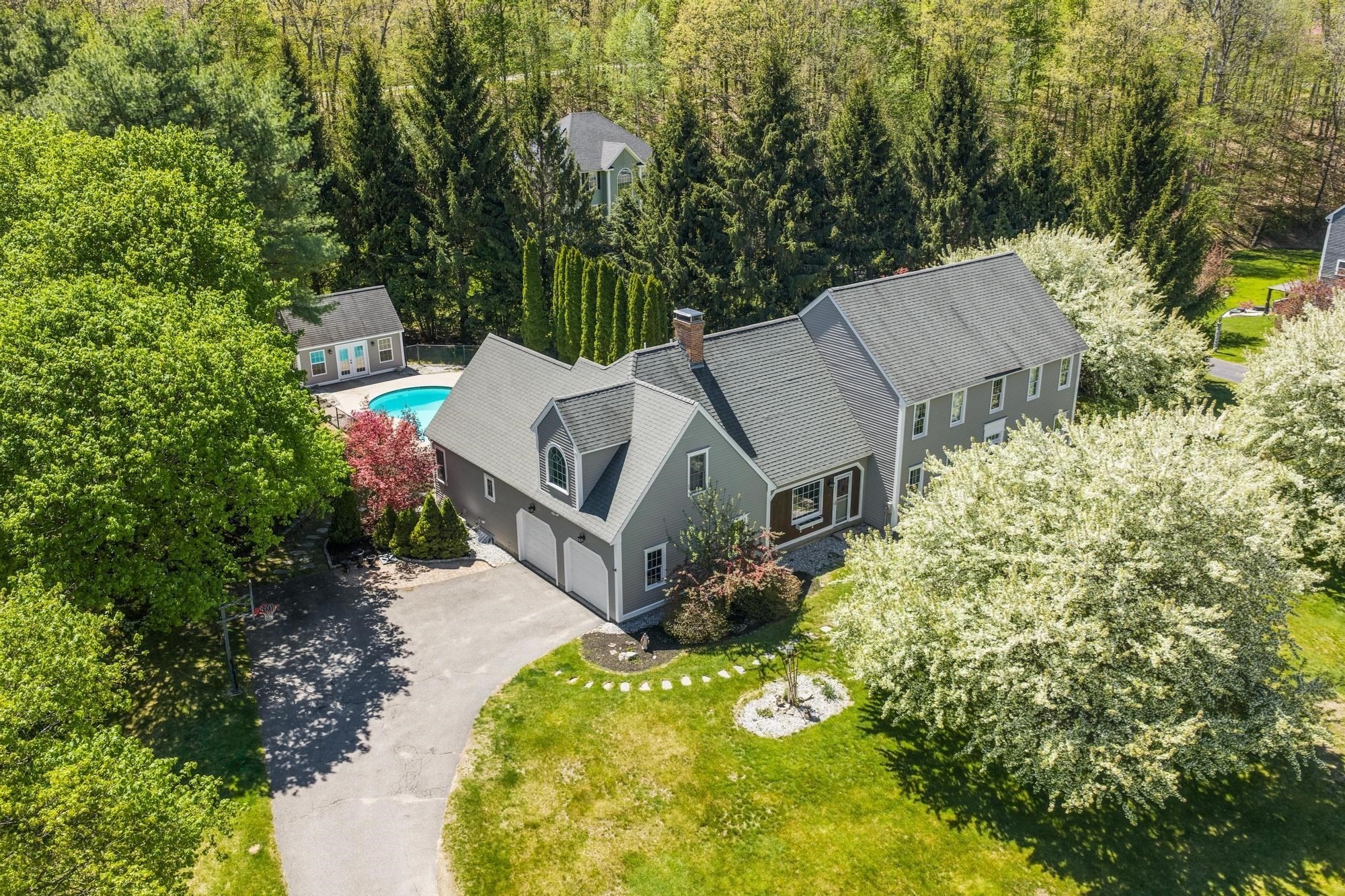 4 Ridge Rd, Pepperell, MA 01463