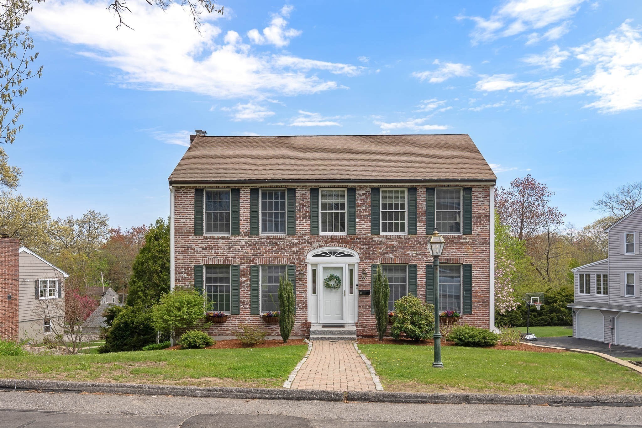 18 Nob Way, Lowell, MA 01852