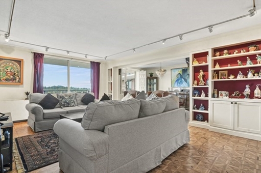 280 Boylston Street, Apt 904