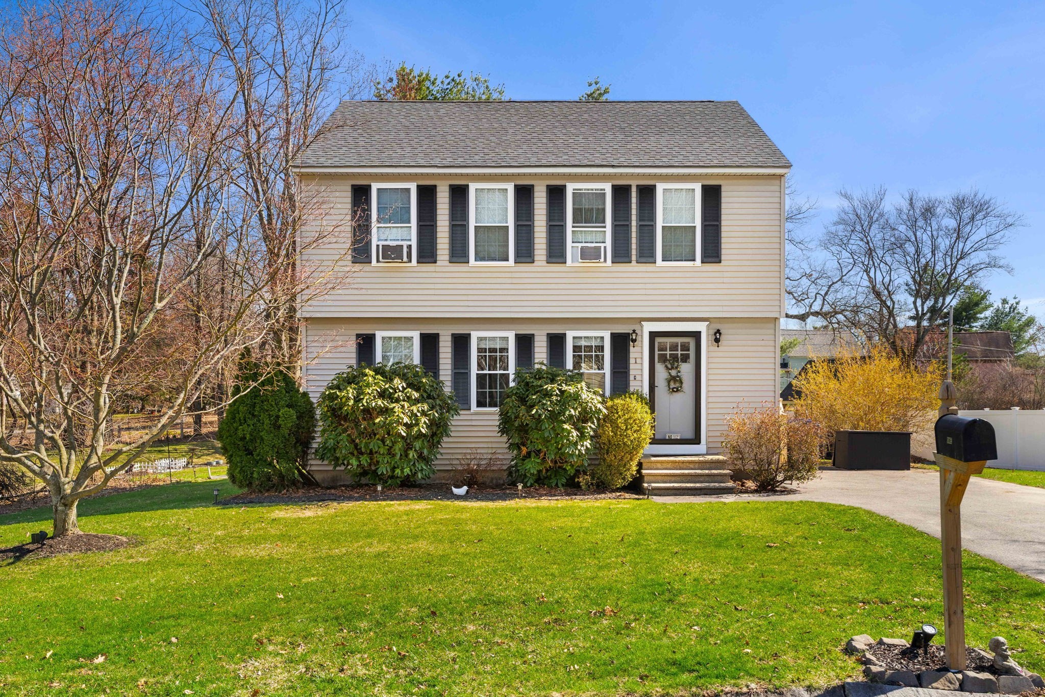 1 Lady Slipper Ln, Methuen, MA 01844
