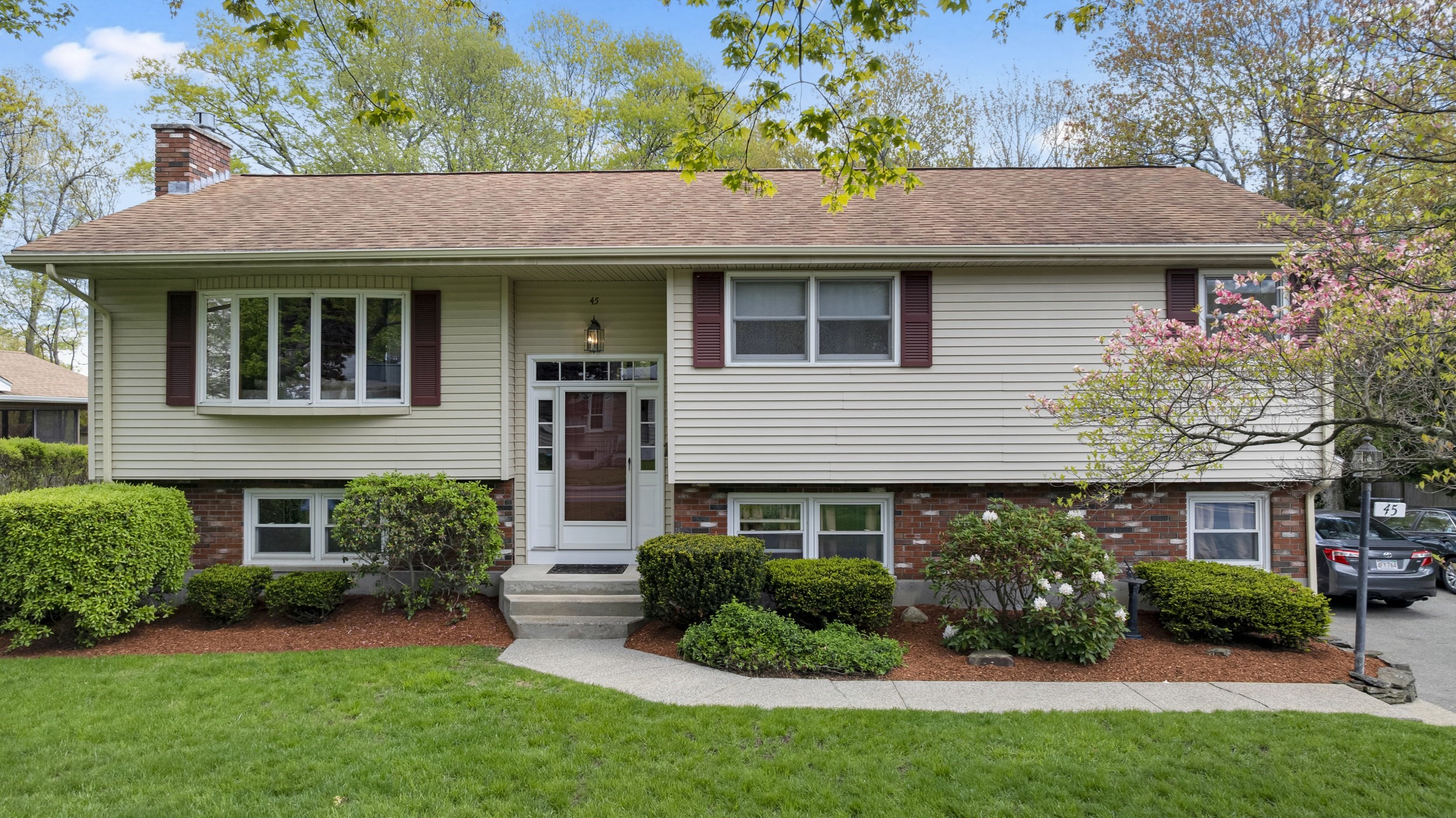 45 Lake St, Shrewsbury, MA 01545