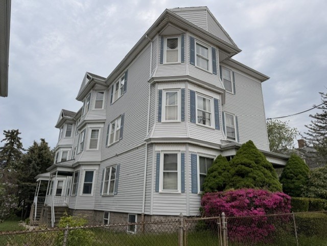 76 Globe St, Fall River, MA 02724