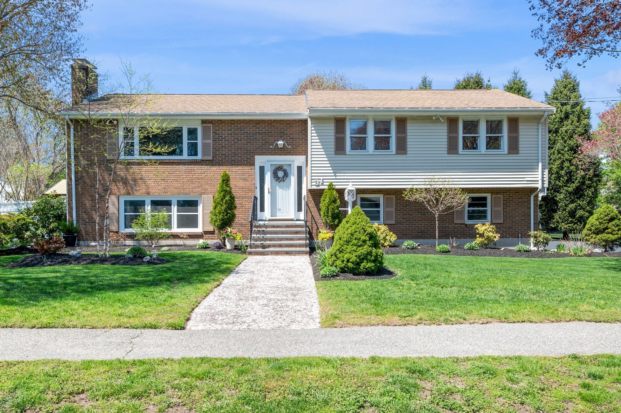31 Rustic Ln, Reading, MA 01867