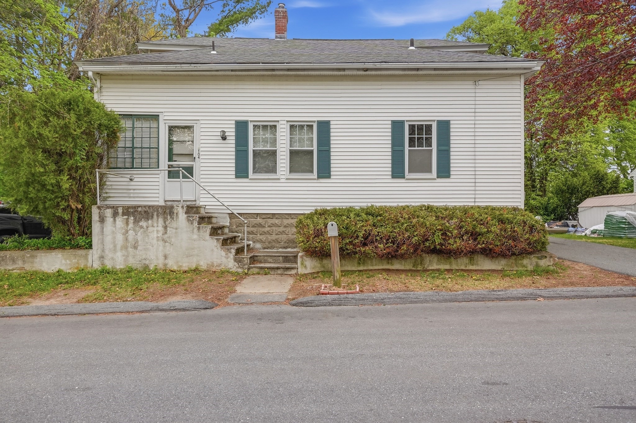 104 Bedford Avenue, Lowell, MA 01854