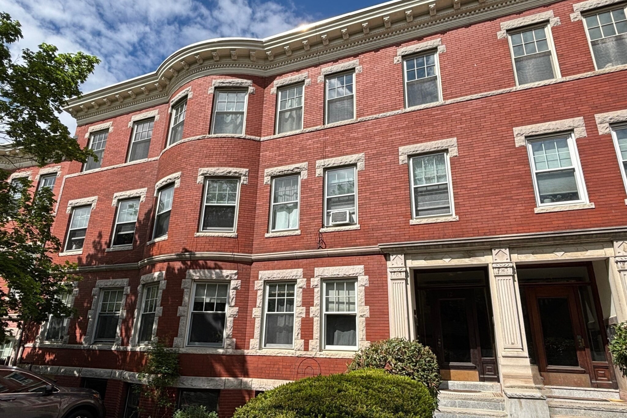 12 Colbourne Cres Unit 12, Brookline, MA 02445
