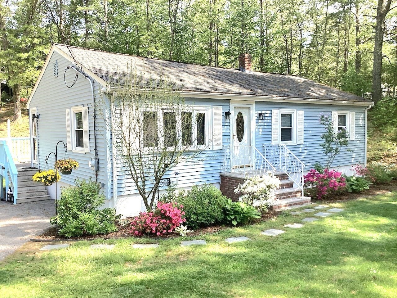 3 Holmes St, Halifax, MA 02338