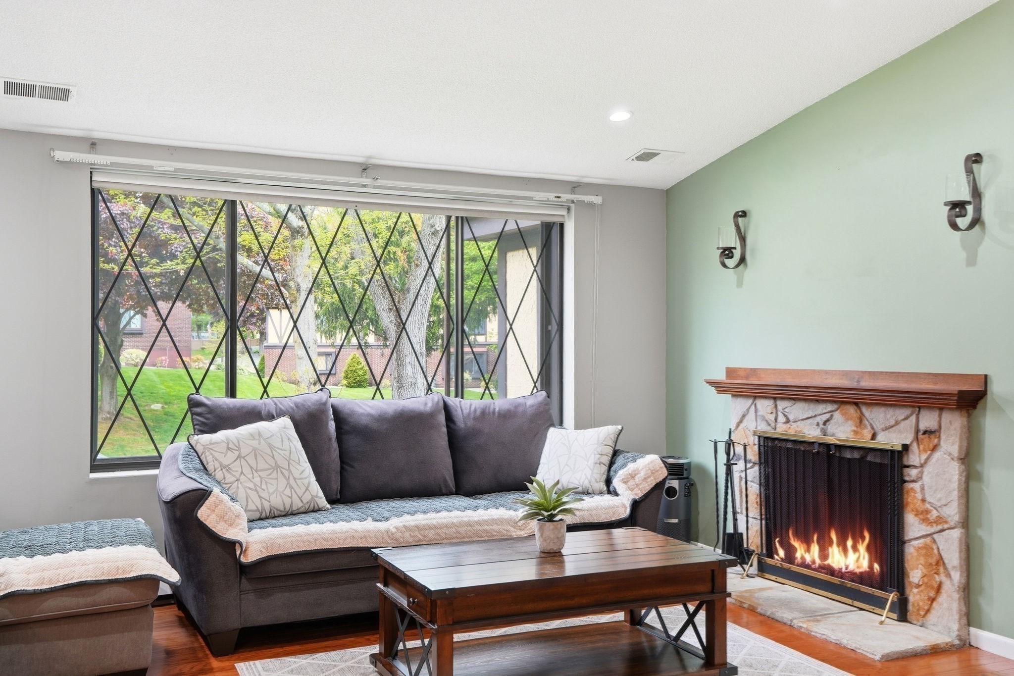 11 Royal Lake Dr Unit 6, Braintree, MA 02184