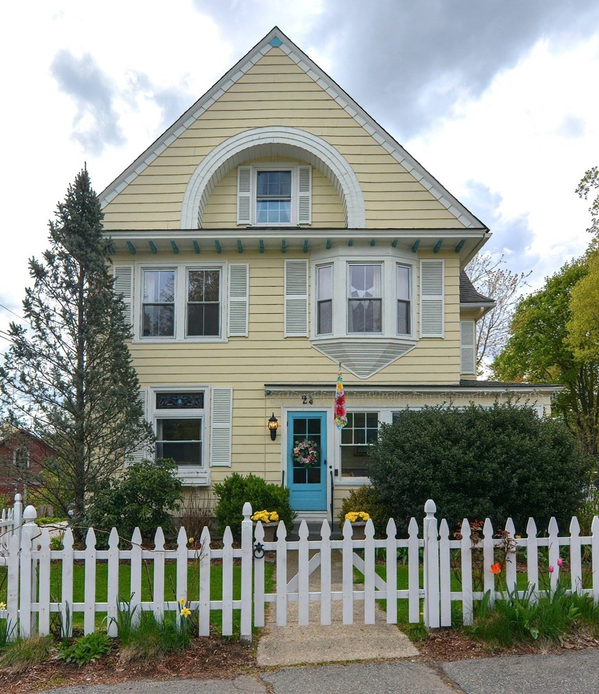24 Main St, Upton, MA 01568