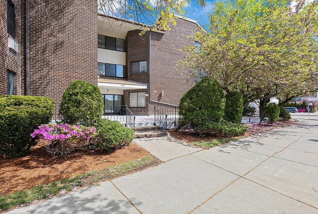 935 Washington St Unit 1, Newton, MA 02460