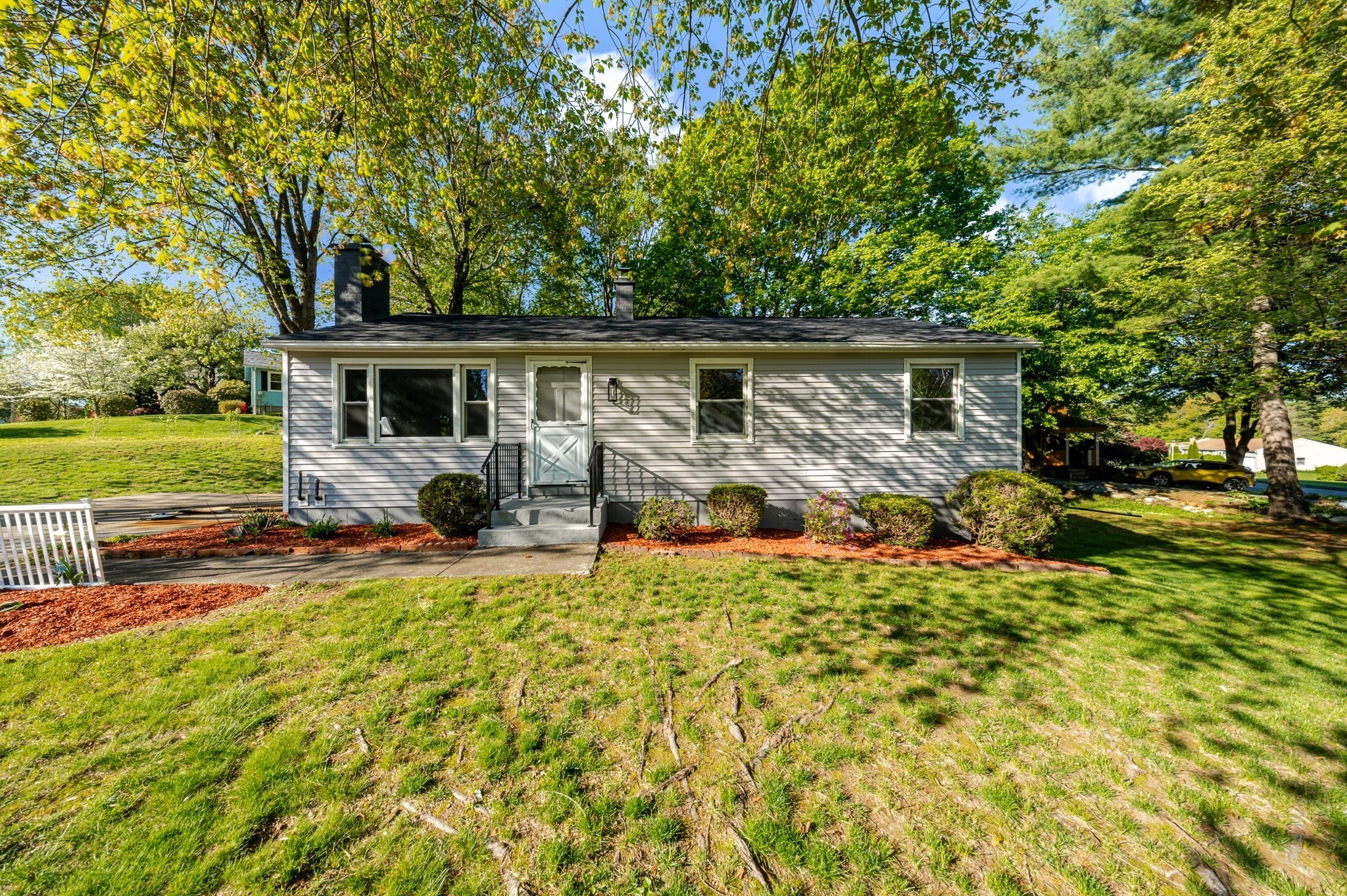 20 Meadowbrook Dr, Easthampton, MA 01027