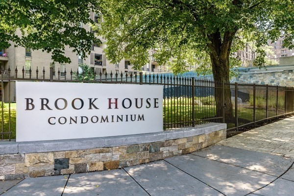 44 Washington St Unit 1103, Brookline, MA 02445