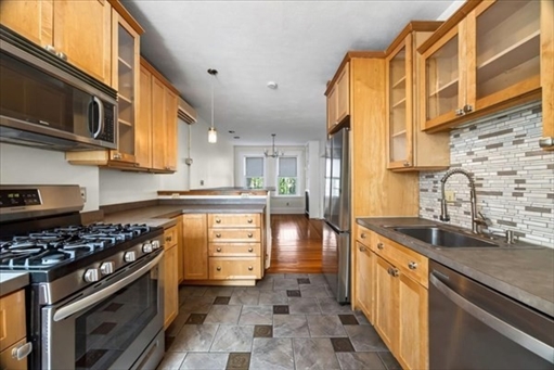 23 Netherlands Rd, Apt 1