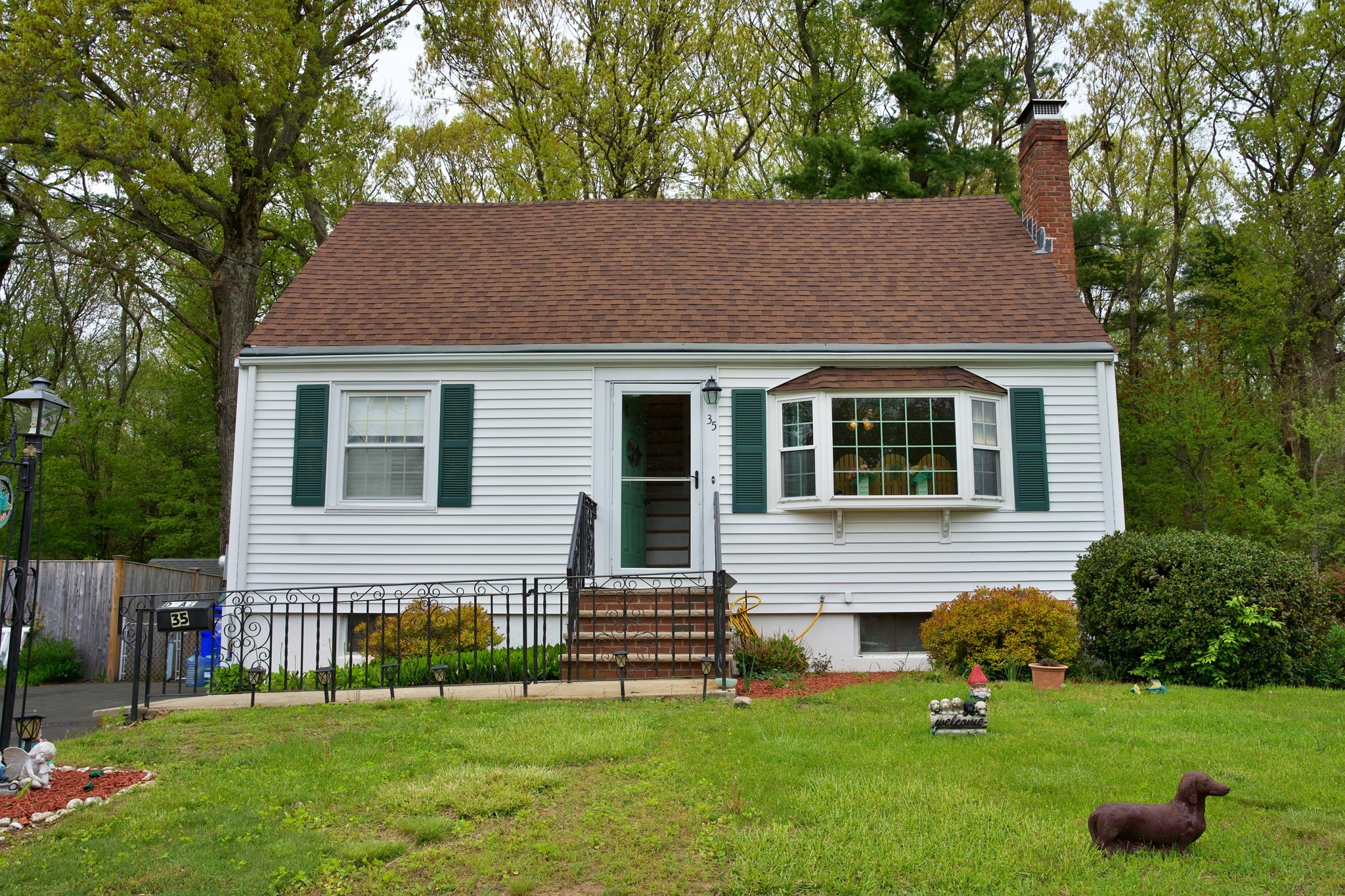 35 Hillsdale Rd, Holbrook, MA 02343