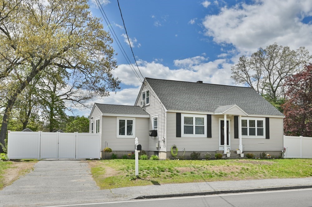 497 Foster Rd, Tewksbury, MA 01876