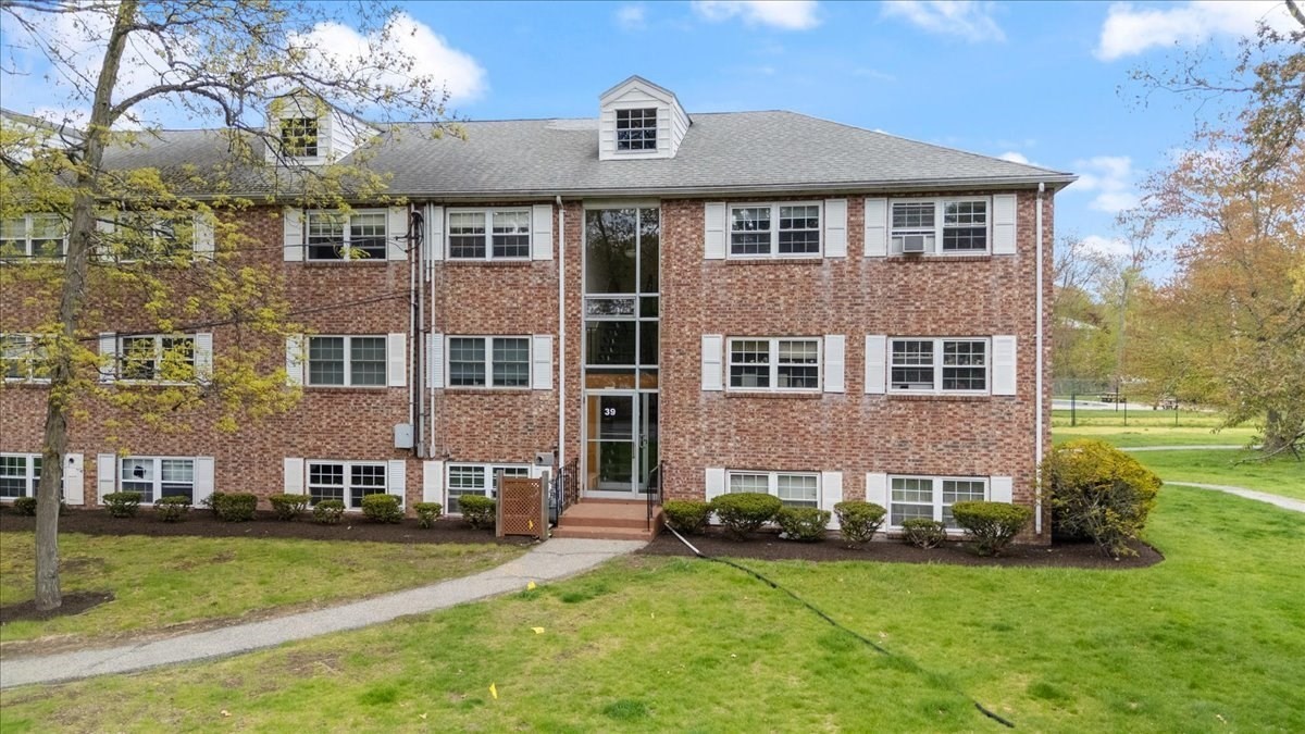 39 Farrwood Ave Unit 1, North Andover, MA 01845