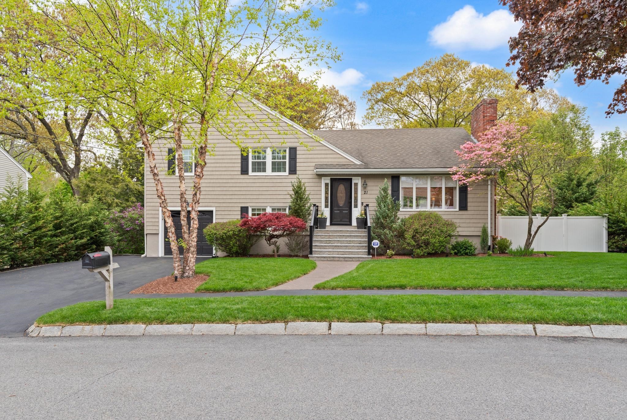 21 Buckingham Drive, Reading, MA 01867