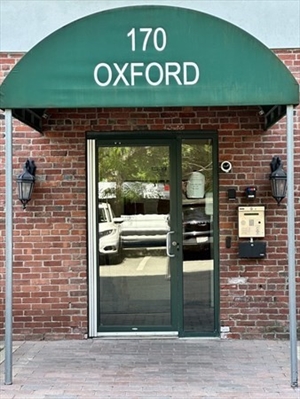 170 Oxford St, Apt 504