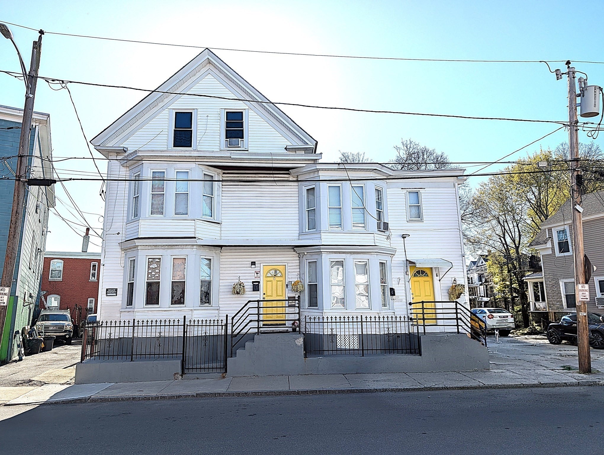 4 Chelmsford St, Lawrence, MA 01841
