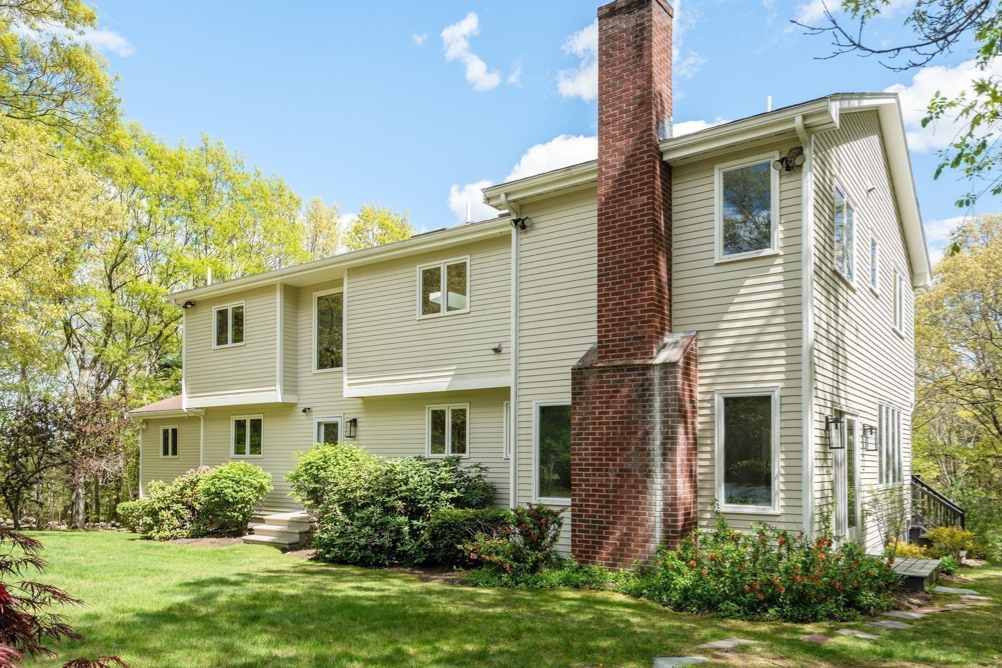 9 Arrowhead Ln, Franklin, MA 02038
