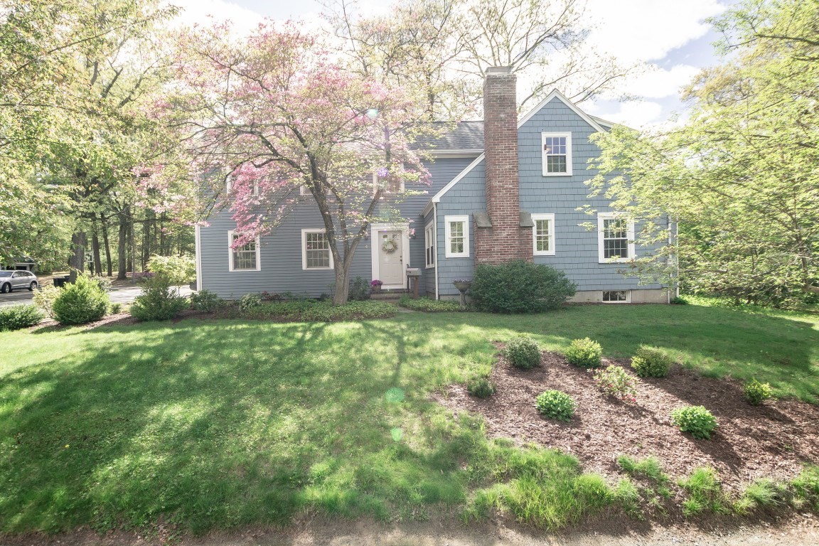4 Crescent St, Natick, MA 01760