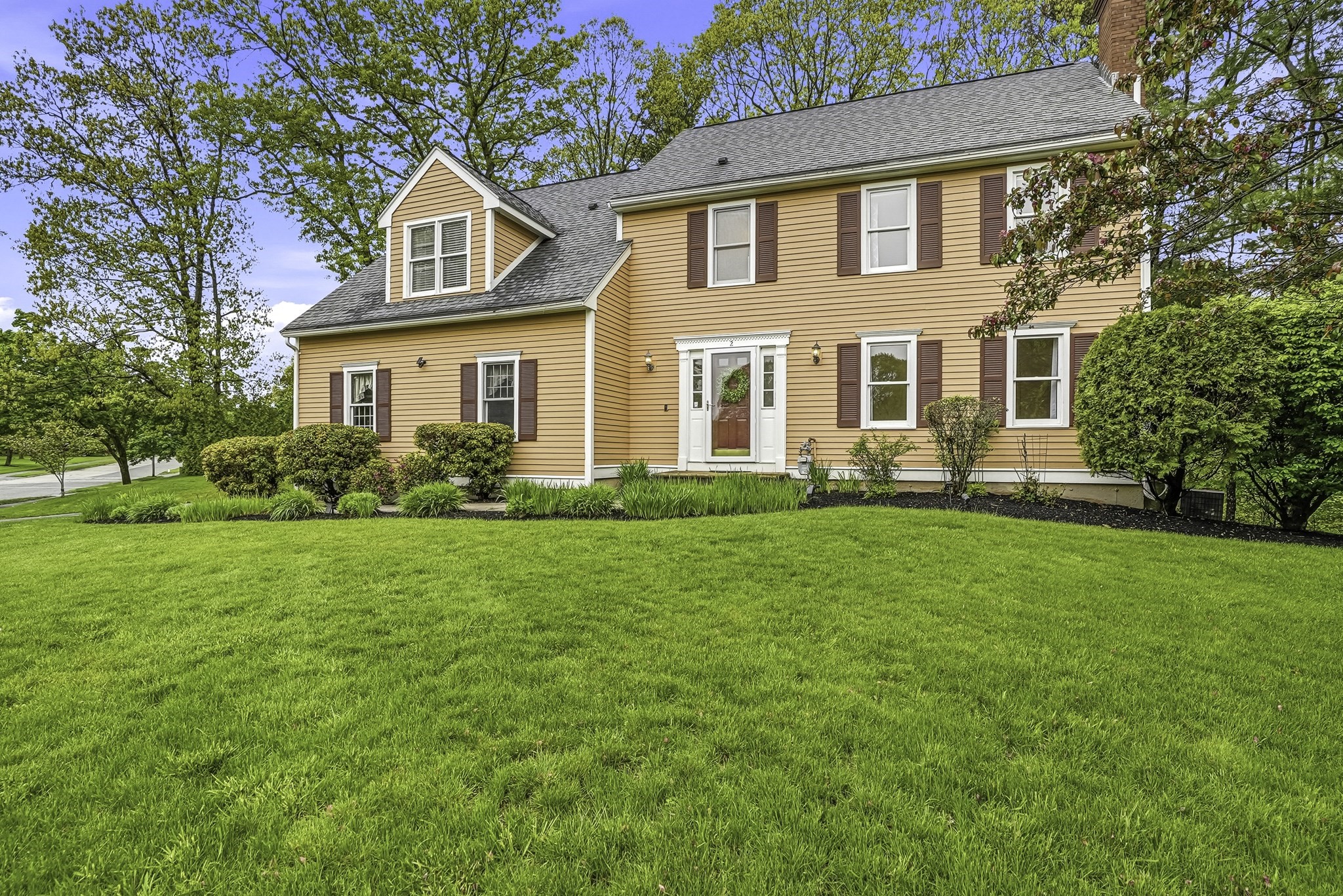2 Stonybrook Ln, Shrewsbury, MA 01545