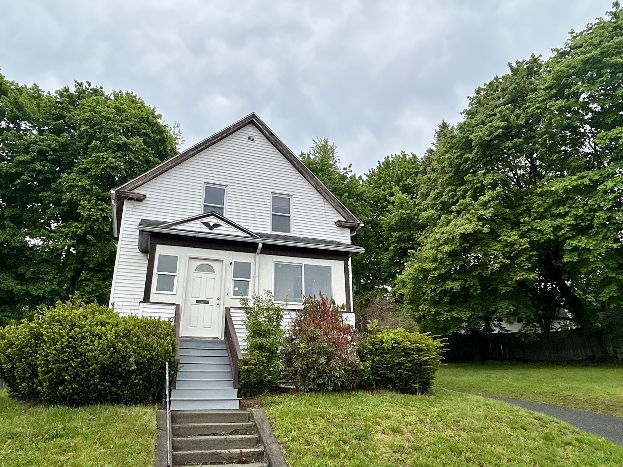 3 Gloucester Rd, Worcester, MA 01607