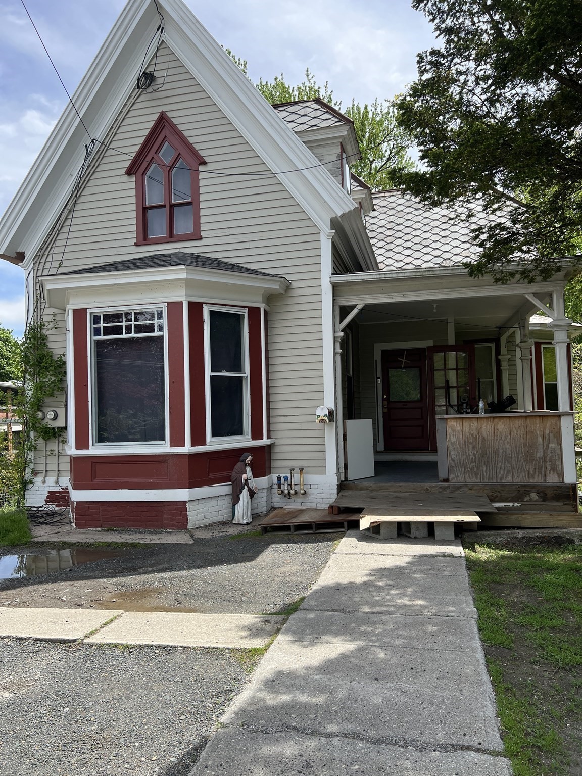 351 Bridge St, Northampton, MA 01060