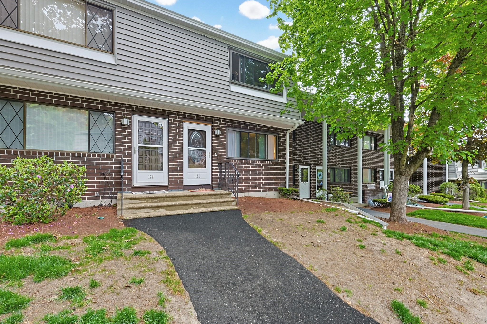 123 Farrwood Dr Unit 123, Haverhill, MA 01835