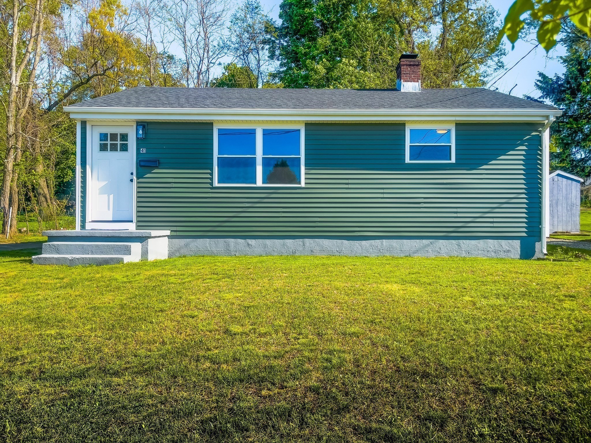 41 Loretta St, Springfield, MA 01118