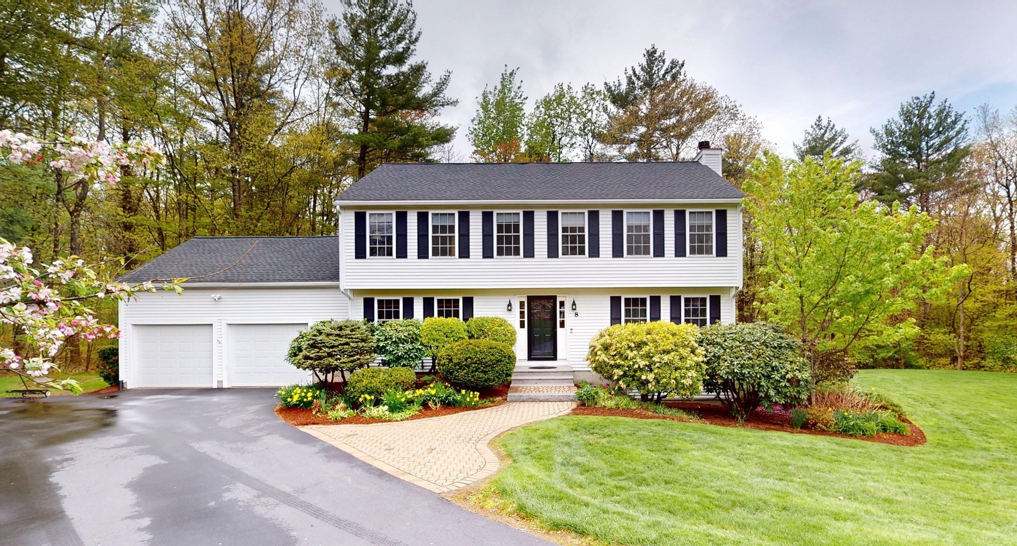 8 Lynnwood Dr, Rutland, MA 01543