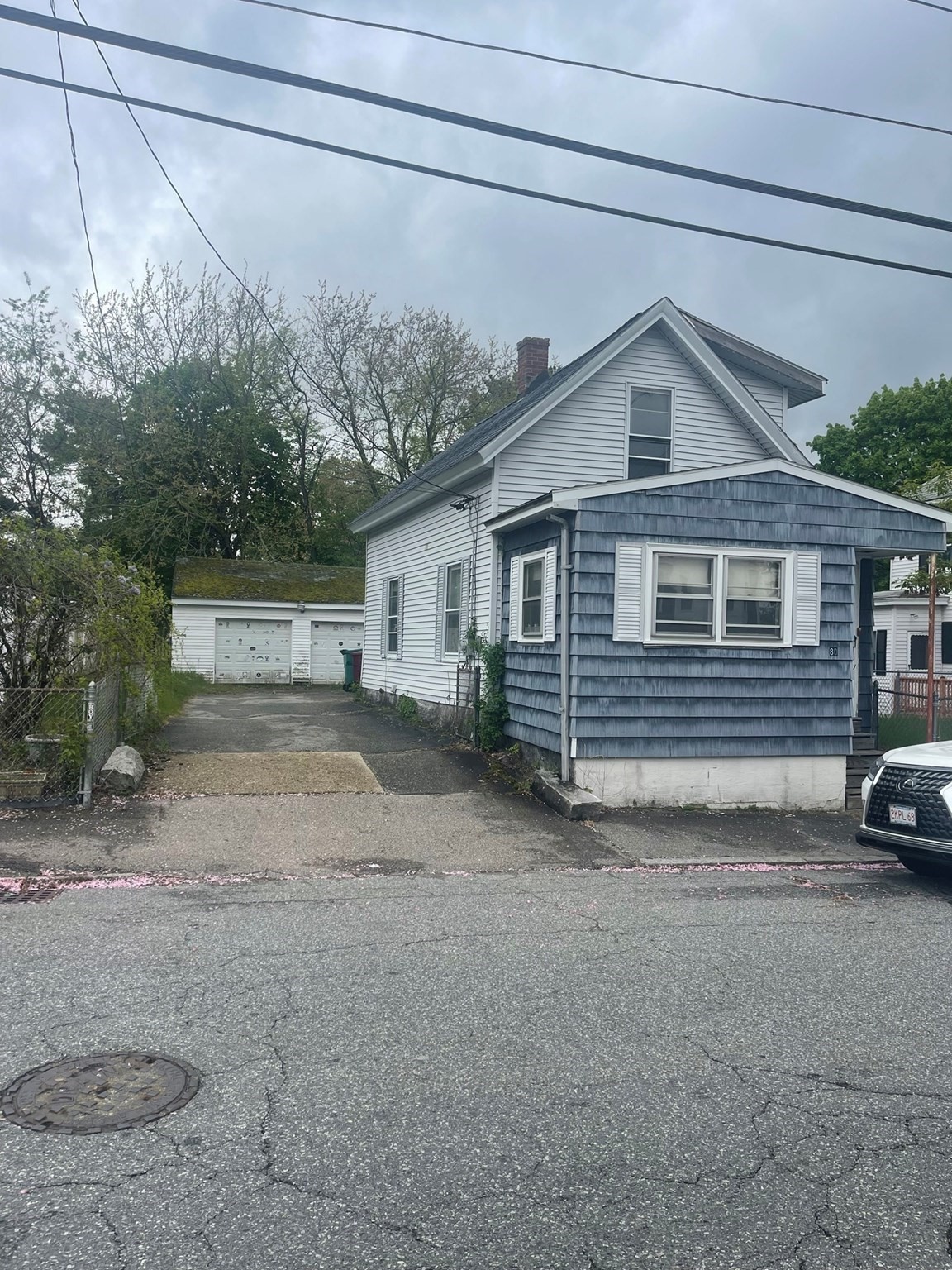80 Manchester St, Lowell, MA 01852