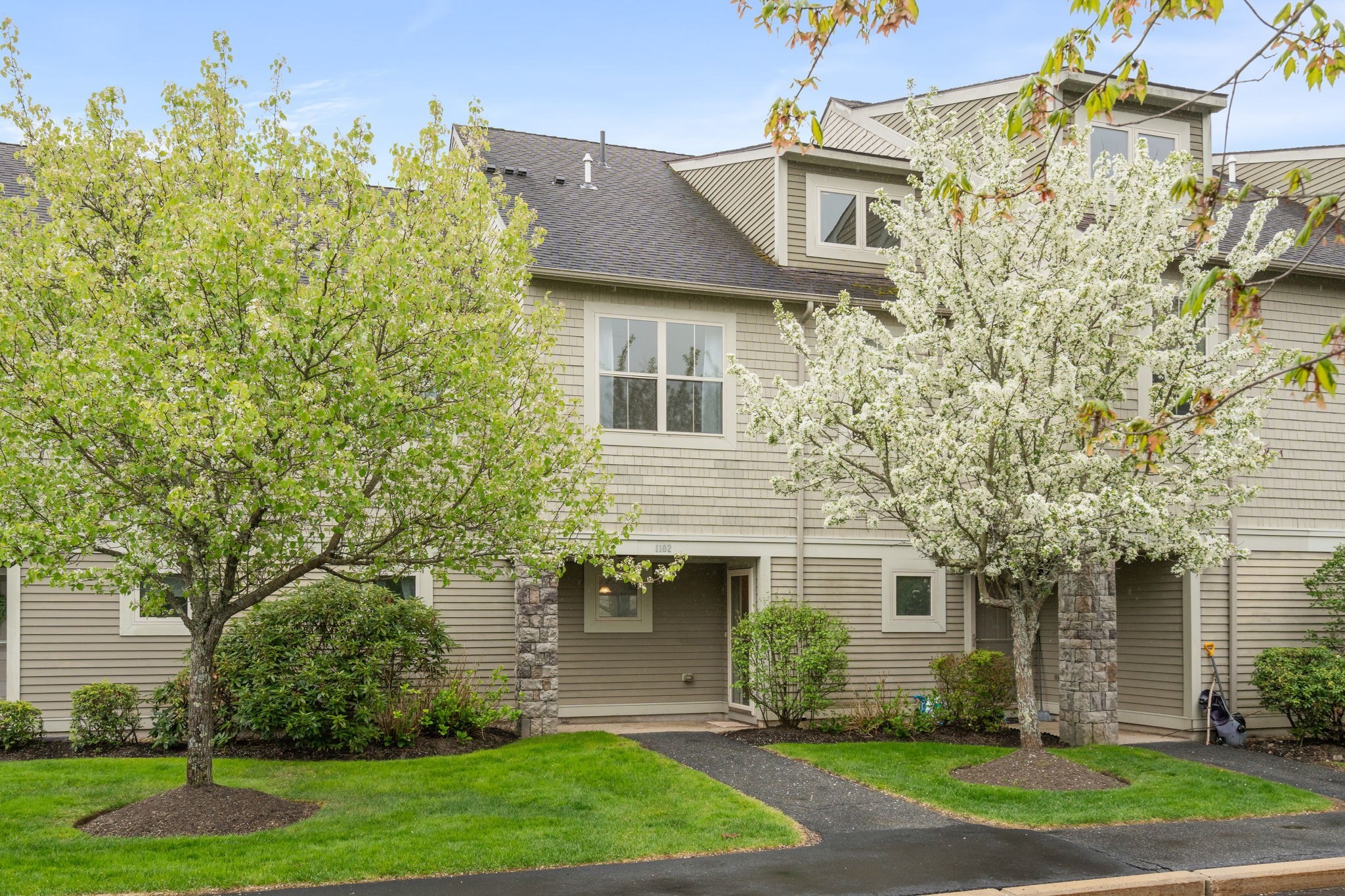 1102 Acorn Dr Unit 1102, North Andover, MA 01845