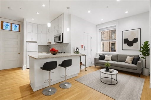 31 Massachusetts Ave, Apt 1-2