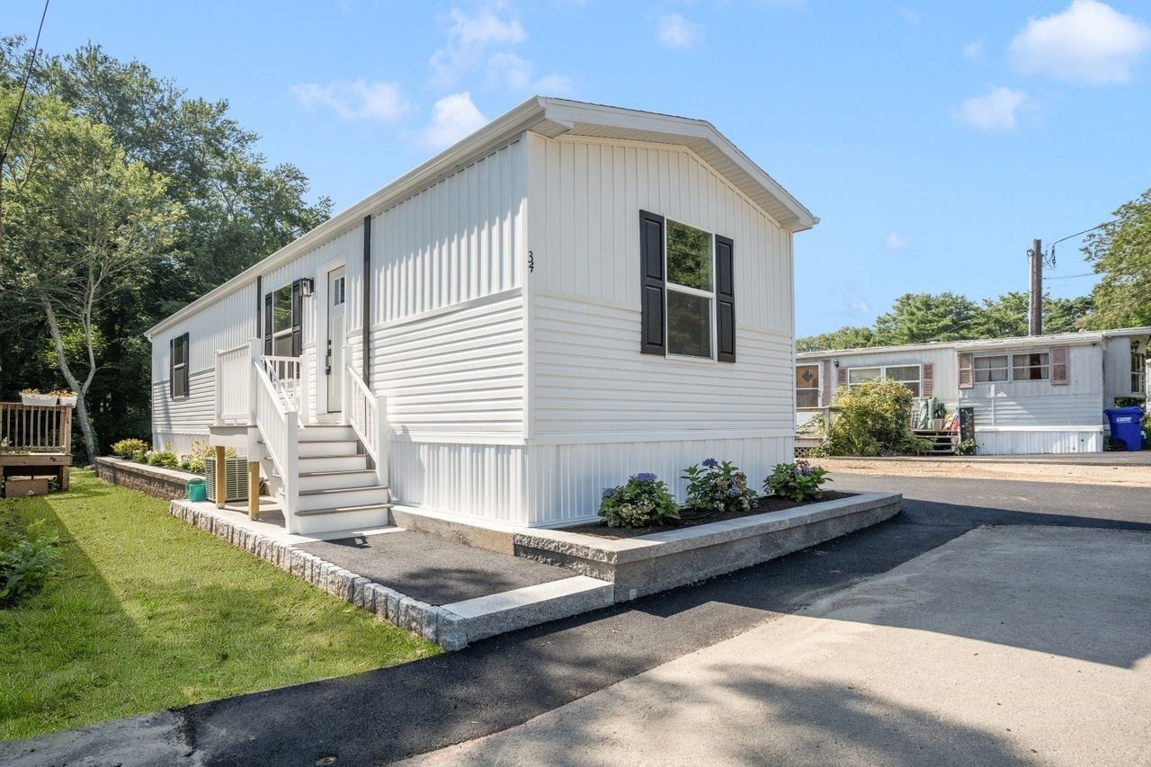 4 Northwest Unit 4, North Attleboro, MA 02760