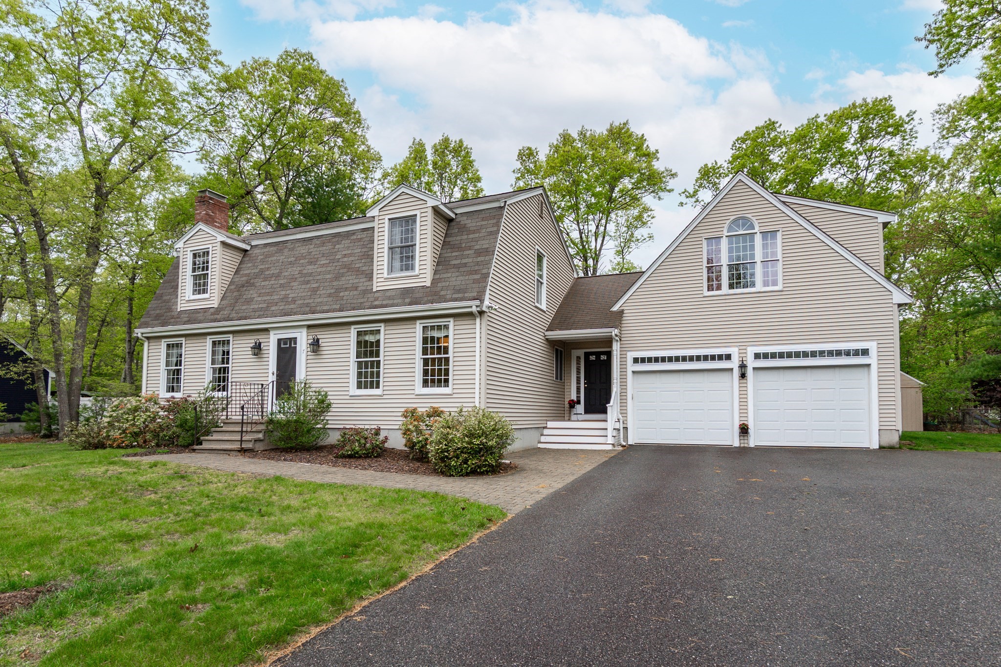7 Longobardi Dr, Franklin, MA 02038